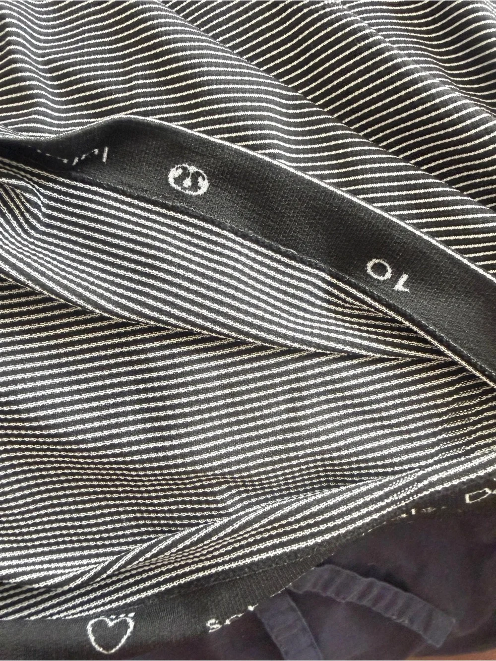Lululemon SIZE 10 Swiftly Tech black & white striped long sleeve seamless top